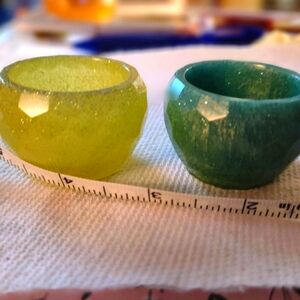 2 sm ¹jars Resin handmade cuties . .